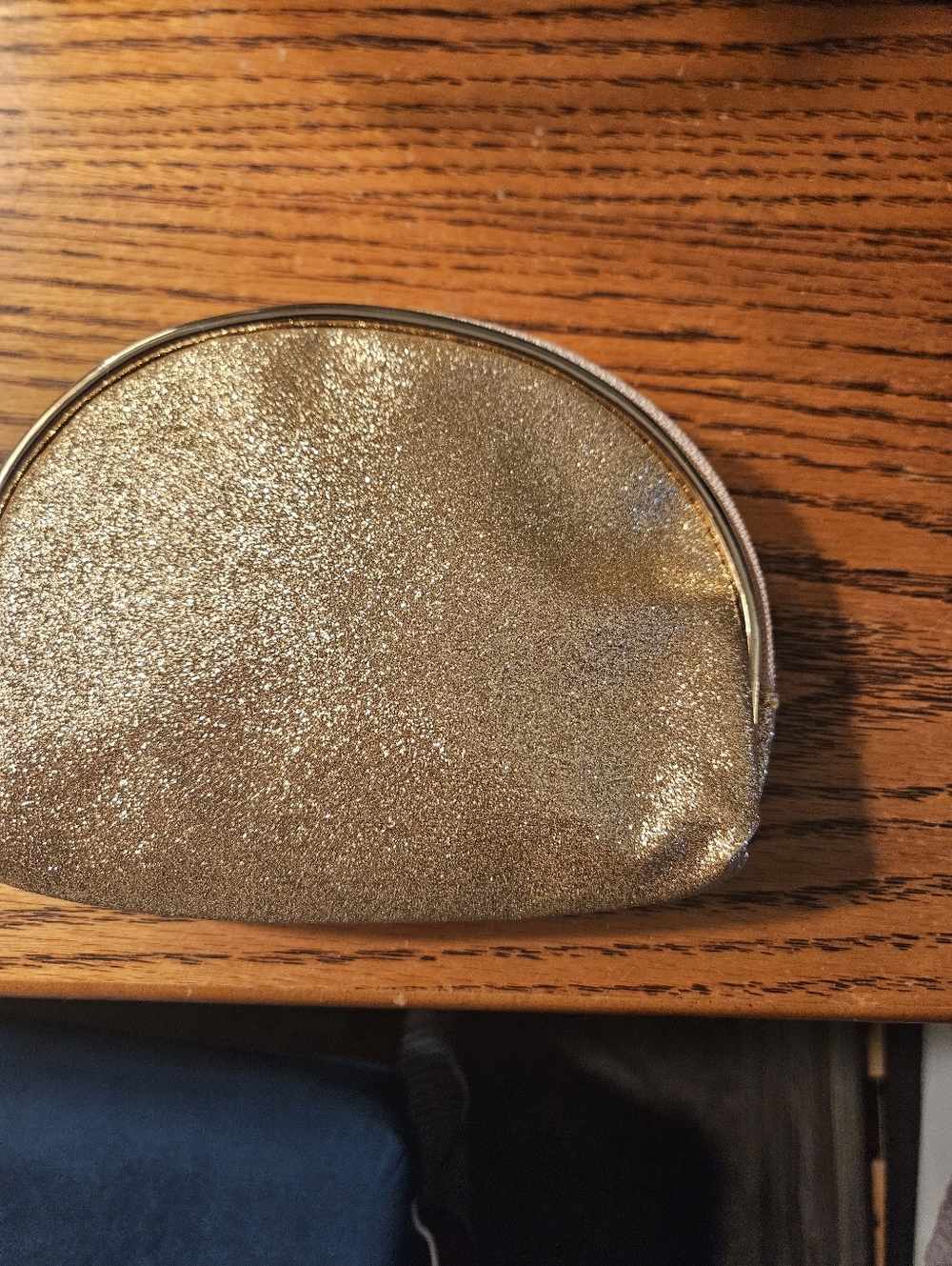 Gold SeneGence Makeup Bag - Picture 2 of 4